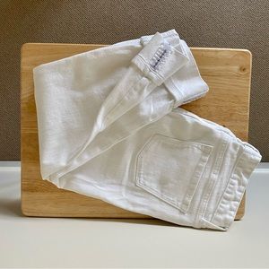 Banana Republic- White capri pants (Size 6)